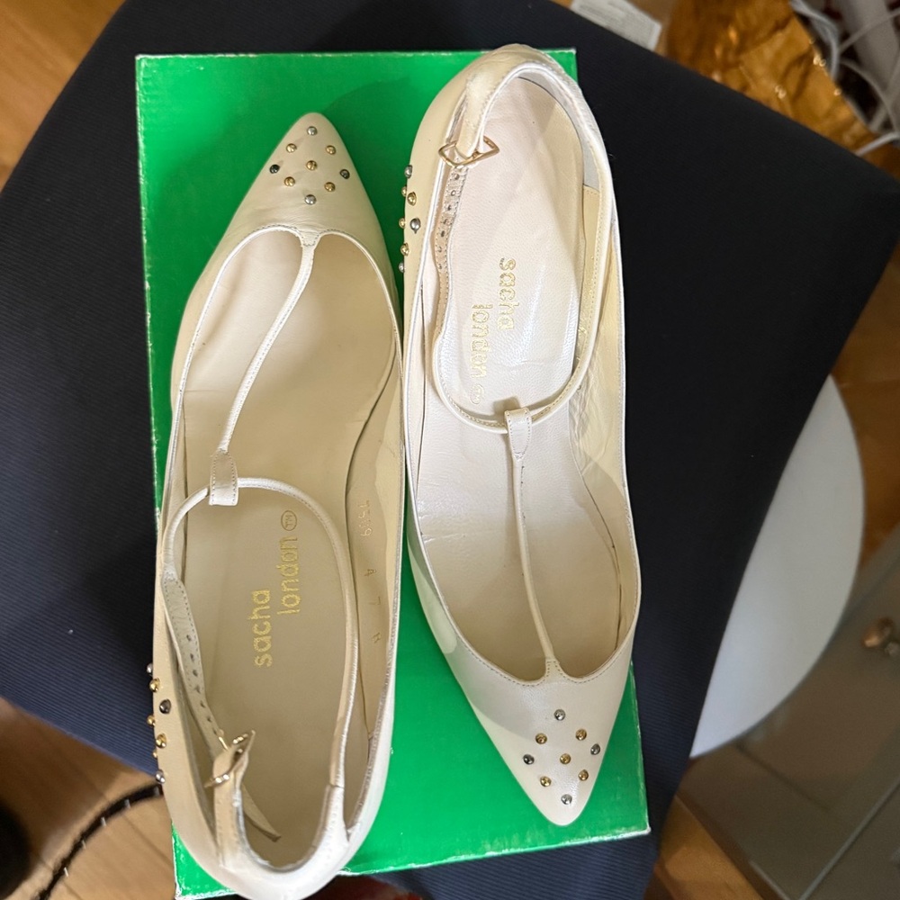 Sasha of London vintage leather pumps